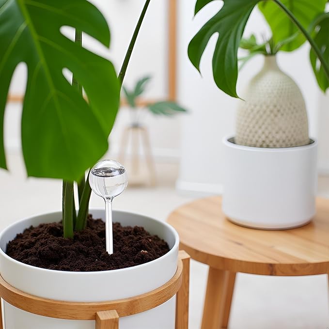 Plant Watering Globes, 2Pcs Plastic Plant Automatic Water Bulbs Flower Self Feeder Balls Irrigation Device Auto Waterer Planter Insert Stakes for Indoor Outdoor Garden Potted