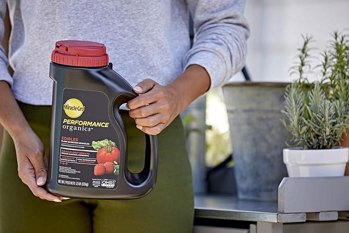 Miracle-Gro Performance Organics Edibles Plant Nutrition Granules - Plant Food with Natural & Organic Ingredients, for Tomatoes, Vegetables, Herbs and Fruits, 2.5 lbs.