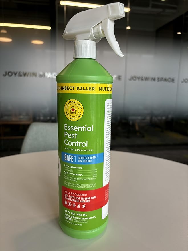 BugMD Empty Refillable Spray Bottle 32 oz. for Use Pest Control Essential Oil Concentrate (Sold Separately), Spray Bottle with 3 Sprays Modes