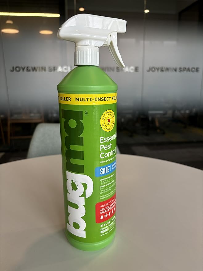 BugMD Empty Refillable Spray Bottle 32 oz. for Use Pest Control Essential Oil Concentrate (Sold Separately), Spray Bottle with 3 Sprays Modes