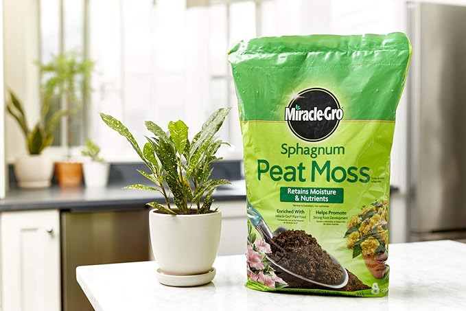 Miracle-Gro Sphagnum Peat Moss - Enriched with Plant Food, Add to Potting Mix and Native Soil, 8 qt. (2-Pack)