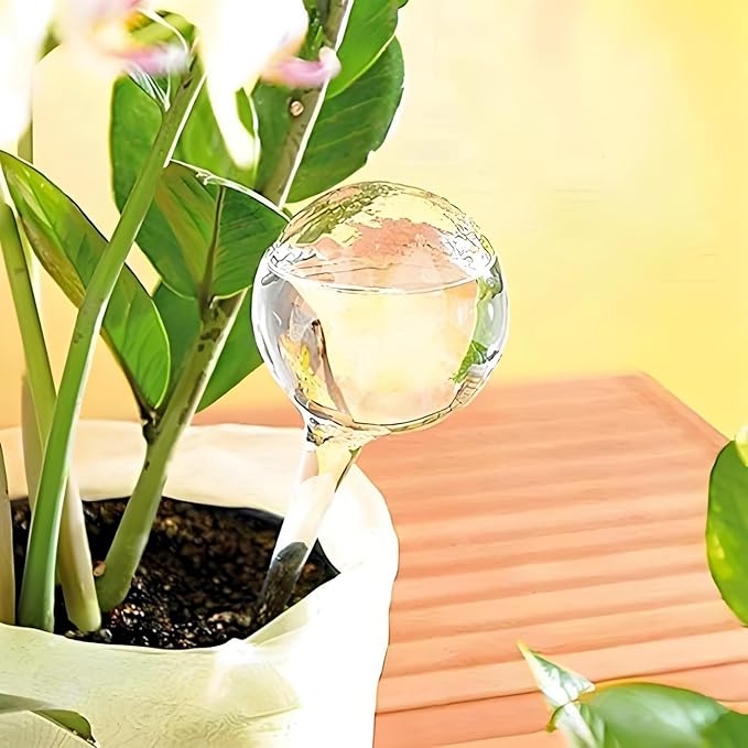 Plant Watering Globes, 2Pcs Plastic Plant Automatic Water Bulbs Flower Self Feeder Balls Irrigation Device Auto Waterer Planter Insert Stakes for Indoor Outdoor Garden Potted