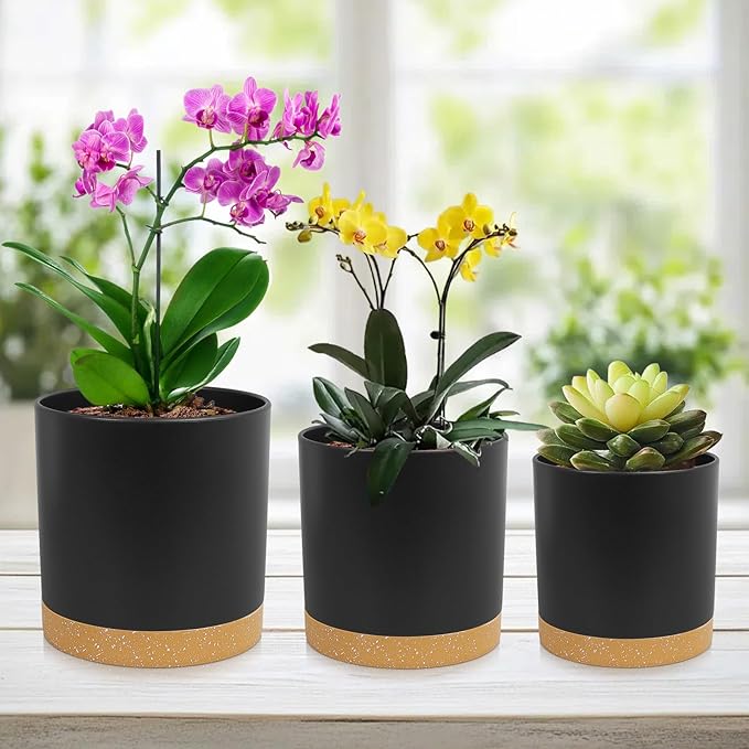 WSMKSZ 5 Pack Cylindrical Flower Pots with 7/6.5/6/5/4 inch, Modern Small Plastic Plant Pots with Drainage Holes & Saucers, Round Planter Pots for Outdoor, Indoor & Office Decor (Black Brown)