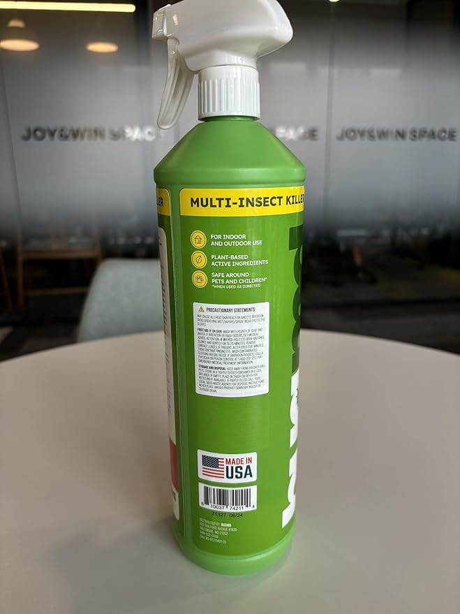 BugMD Empty Refillable Spray Bottle 32 oz. for Use Pest Control Essential Oil Concentrate (Sold Separately), Spray Bottle with 3 Sprays Modes