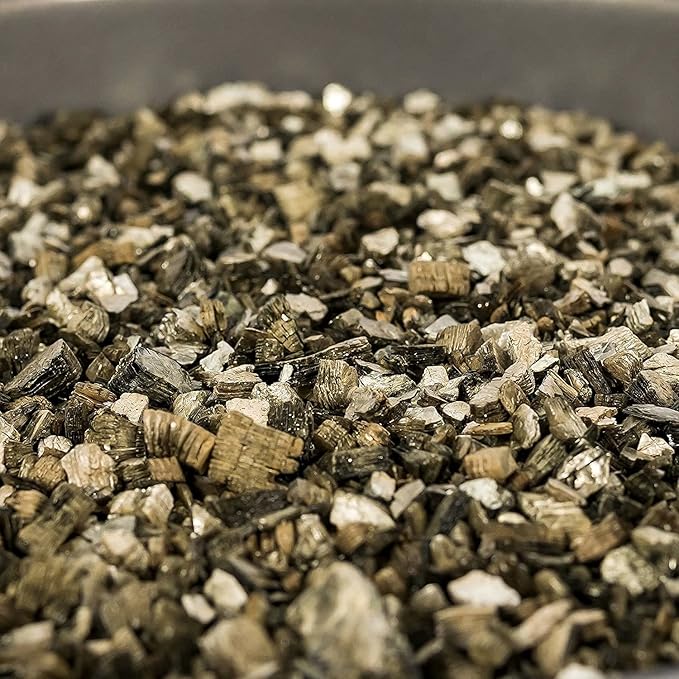 Horticultural Organic Vermiculite by GARDENERA - (Made in Ukraine) - Medium Grade - Natural Soil Additive for Potted Plants, Orchids, Hydroponics, Terrariums (2 Quart)