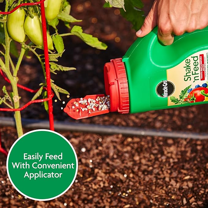 Miracle-Gro Shake 'N Feed Tomato, Fruit and Vegetable Plant Food - Fertilizer for Vegetable Gardens, for In-Ground and Container Plants, Feeds up to 3 Months, 4.5 lb.