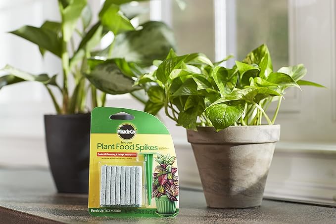 Miracle-Gro Indoor Plant Food Spikes, Plant Fertilizer, 1.1 oz., 24 Spikes/Pack (24-Pack)