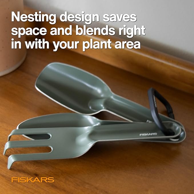 Fiskars 3-Piece Plant Cultivating Tool Set, Nesting Trowel, Soil Scoop & Cultivator for Indoor Gardening, Stainless Steel with Green Powder Coat Finish, Space Saving Design for Repotting Houseplants