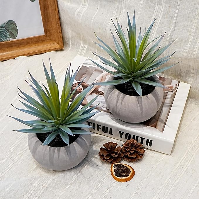 Jahe Artificial Plants Indoor, Matte Pot Mini Artificial Plants Agave, 8.07 in Faux Agave Plant UV Resistant Gray Cement Pot, Perfect for Living Room Bathroom Study Desk Decor, Ideal as a Gift, 1 Pcs