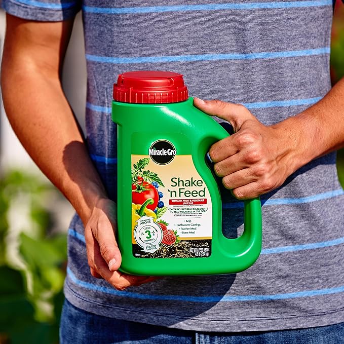 Miracle-Gro Shake 'N Feed Tomato, Fruit and Vegetable Plant Food - Fertilizer for Vegetable Gardens, for In-Ground and Container Plants, Feeds up to 3 Months, 4.5 lb.