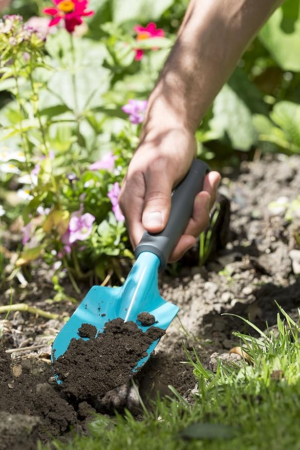 GARDENA Classic Hand Trowel: Universal Spade for Planting and transplanting in The Garden and on The Balcony, Steel, Corrosion-Resistant, Ergonomic Handle, 8 cm Working Width (8950-20)