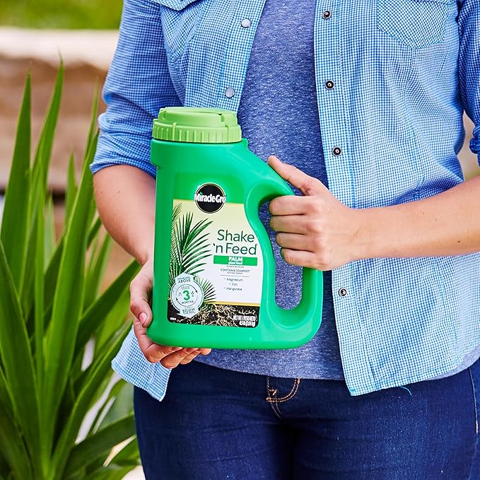 Miracle-Gro Shake 'N Feed Palm Plant Food - Fertilizer for Container and In-Ground Palm Trees, Cycads, and Tropical Plants, 4.5 lb.